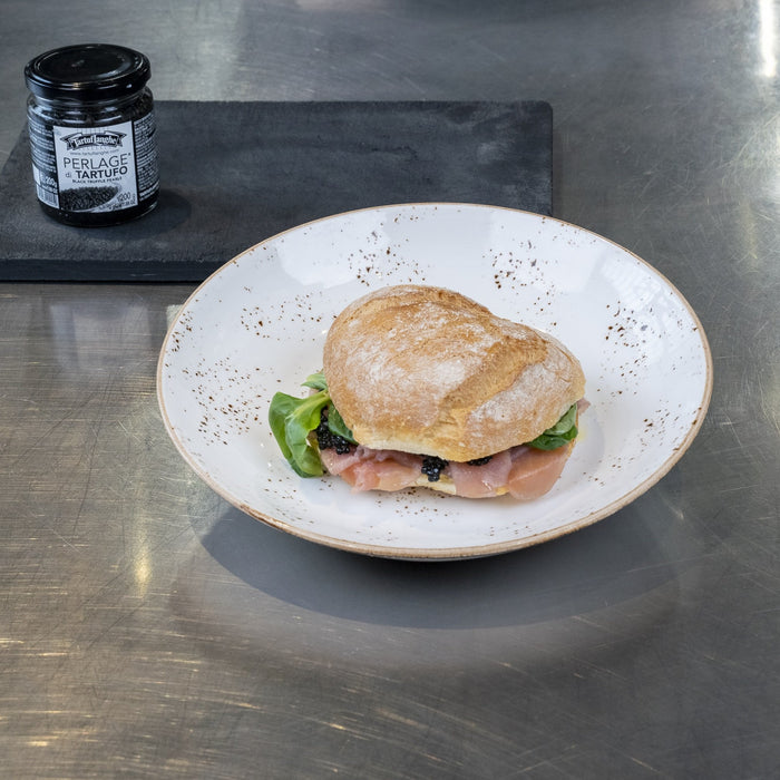 Fresh sandwich with Truffle Perlage®, fresh Tuna and Butter.