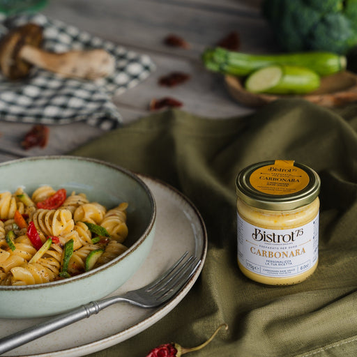 Premium Carbonara sauce in a jar, bringing authentic Italian flavor to your pasta.