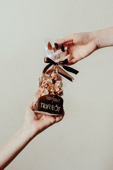 Delight in the smooth, creamy white chocolate of TartufLanghe Italian Sweet Truffles, enriched with 35% Piedmontese hazelnuts, offering the perfect balance of rich chocolate and crunchy hazelnut.